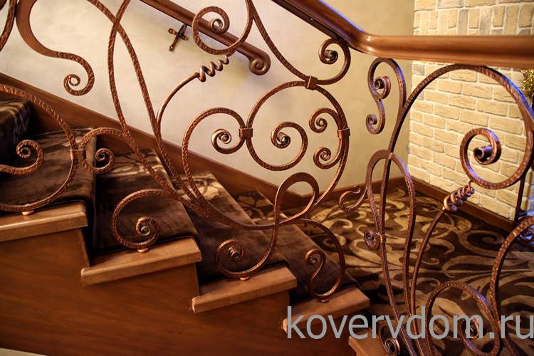 Ковровая дорожка ручной работы на лестницу